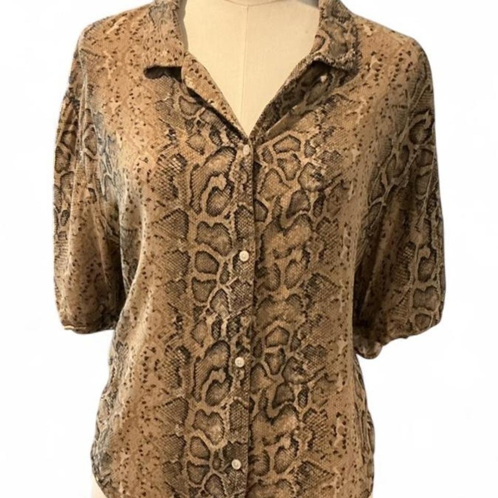Wild‎ Fable Snakeskin Button Down Shirt Womens Medium Brown